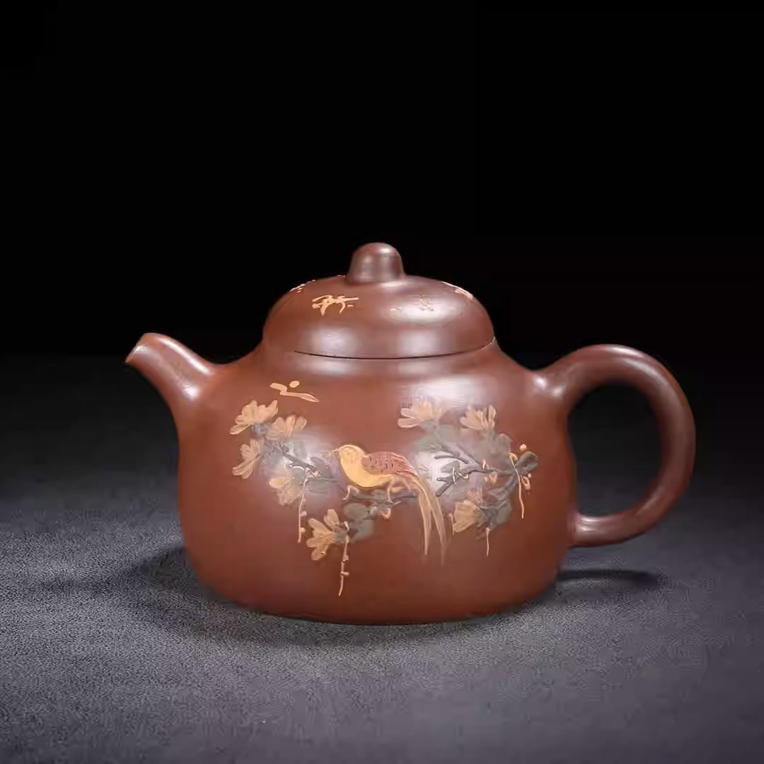 Yixing Zisha Teapot: Base mark: Wang YinchunDimensions: 15/9 cmCapacity: 350 ccZisha clay type: Original purple clay