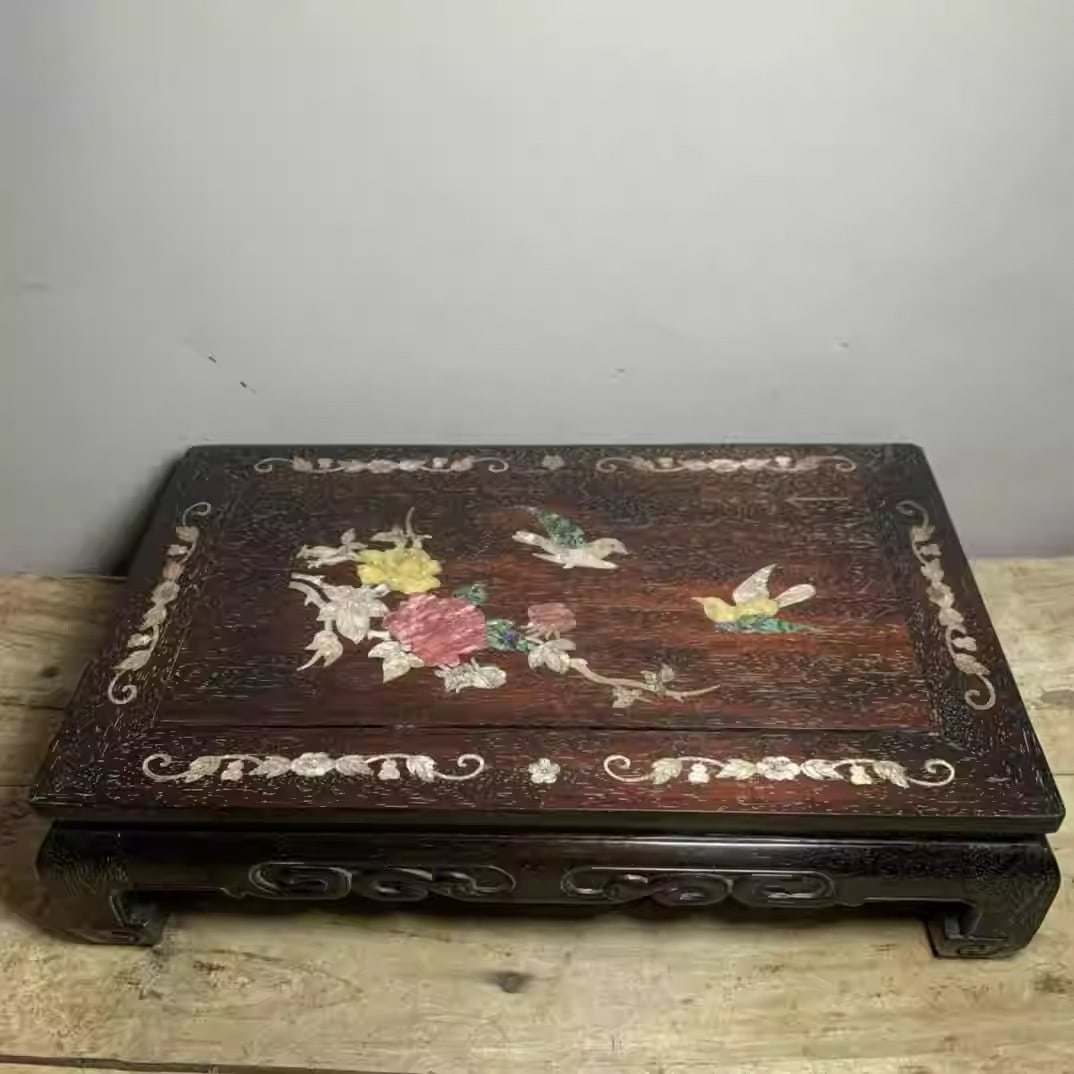 Rosewood tea table inlaid with mother-of-pearl floral and bird motifs: Length 50 cm, width 30 cm, height 14 cm.