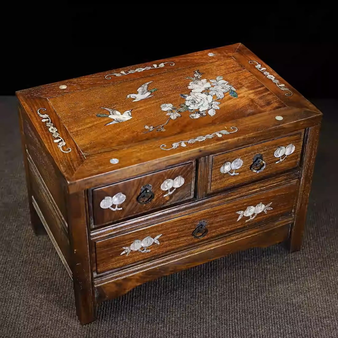 Rosewood cabinet inlaid with mother-of-pearl floral and bird motifs: Dimensions: Length 37cm, Width 20cm, Height 26cm Weight: 3735g