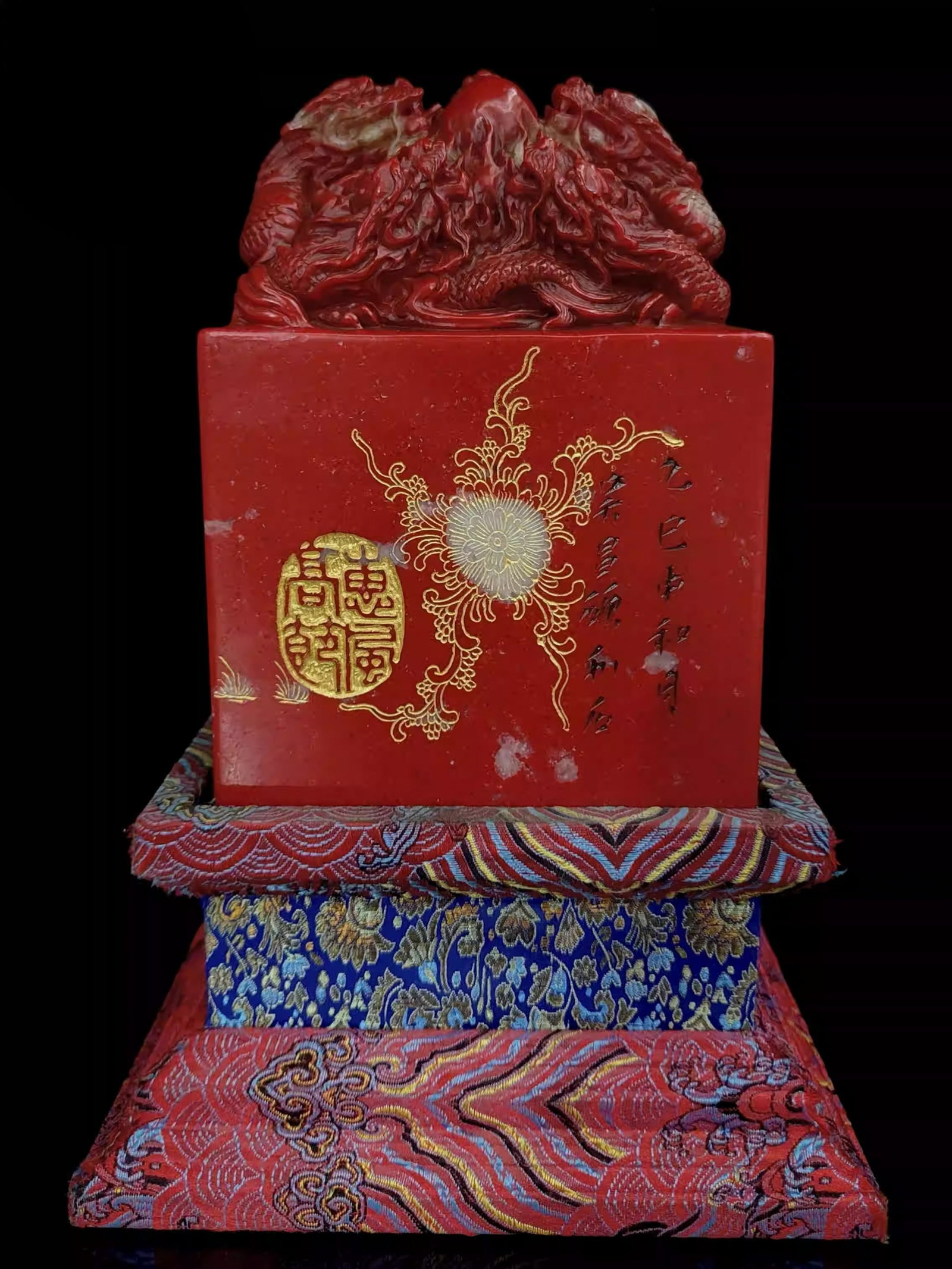 Chicken Blood Stone Ancient Beast Seal Ornament: Dimensions: Height 18cm, Width 13cm, Weight: 5.69kg