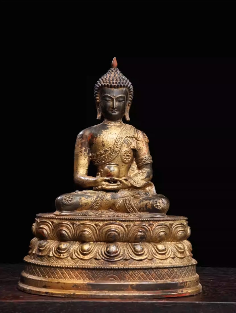 Pure copper gilded Medicine Buddha: Dimensions: Length 22.5cm, Width 15cm, Height 30cm Weight: 3120g