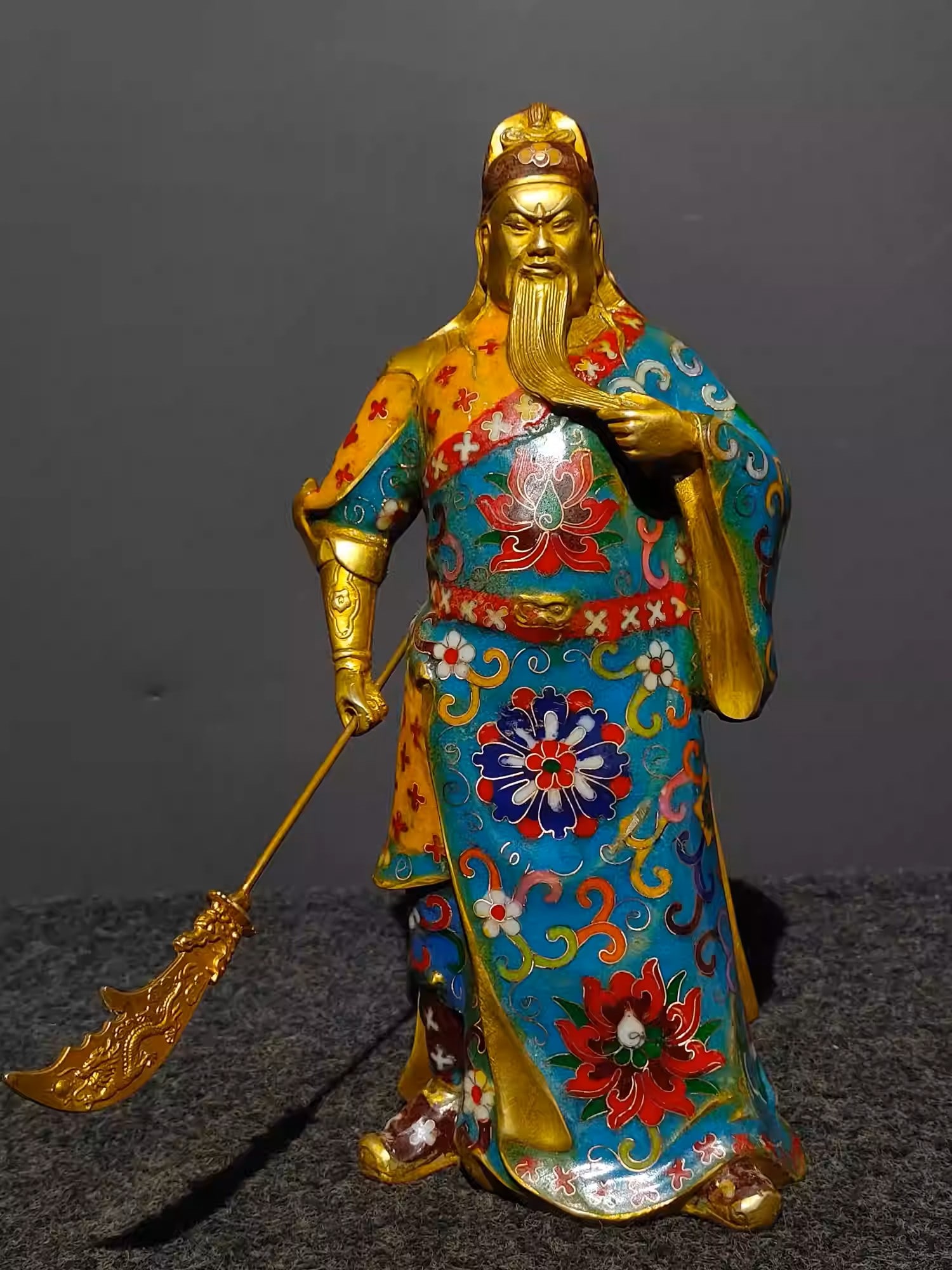 Pure copper cloisonné enamel Guan Gong: Dimensions: Length 13cm, Width 9cm, Height 28cm Weight: 2416g