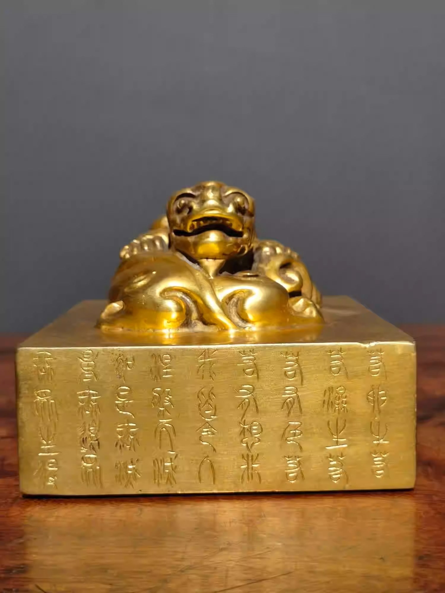 Gilded bronze ancient dragon and mythical beast seal ornament: Dimensions: Length 8cm, Width 8.3cm, Height 6.5cm Weight: 1880g