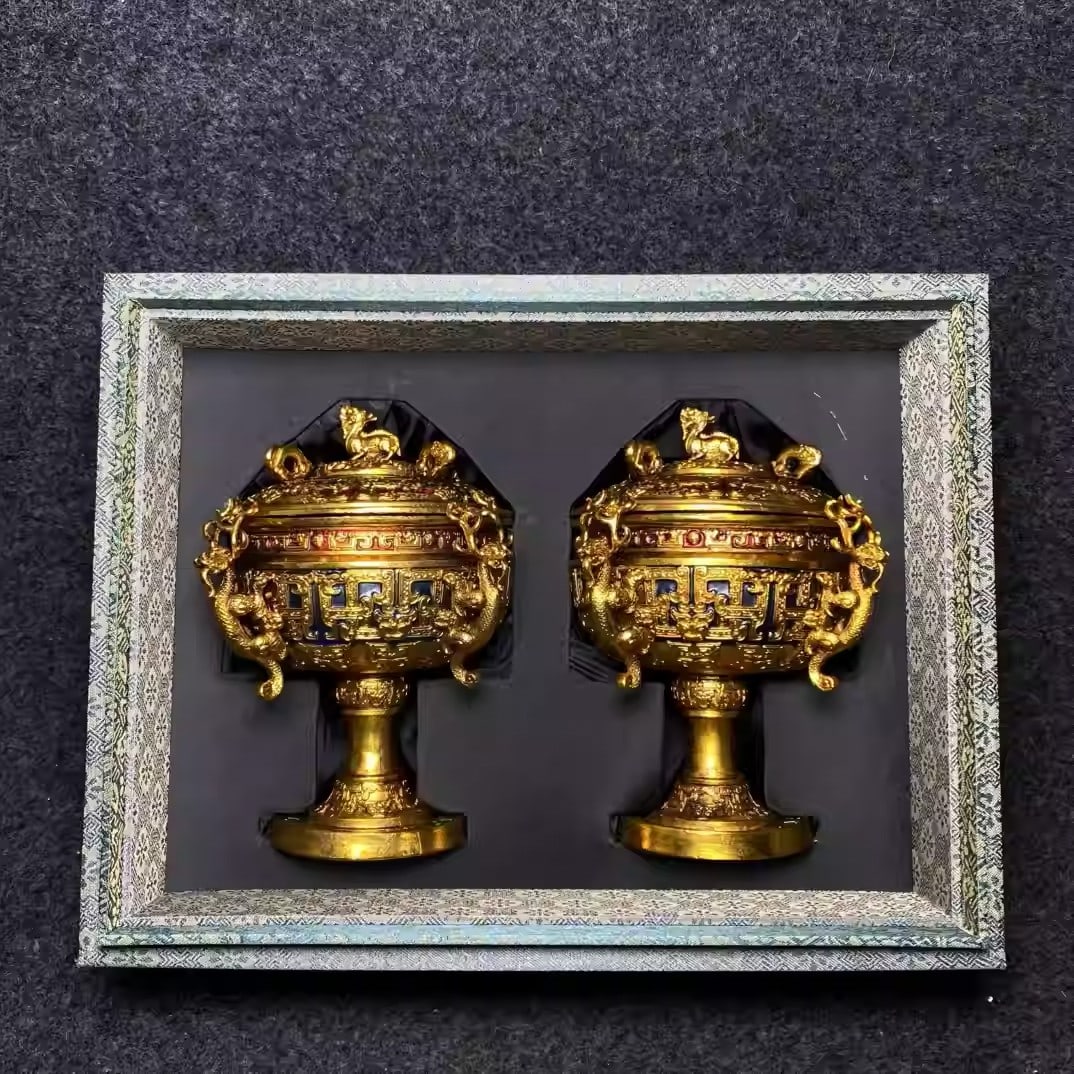The exquisite set includes pure copper gilt-bronze ornament: Ornament dimensions: 13.5/13.5/15 cm (L/W/H); Box dimensions: 28.5/22/14 cm (L/W/H).