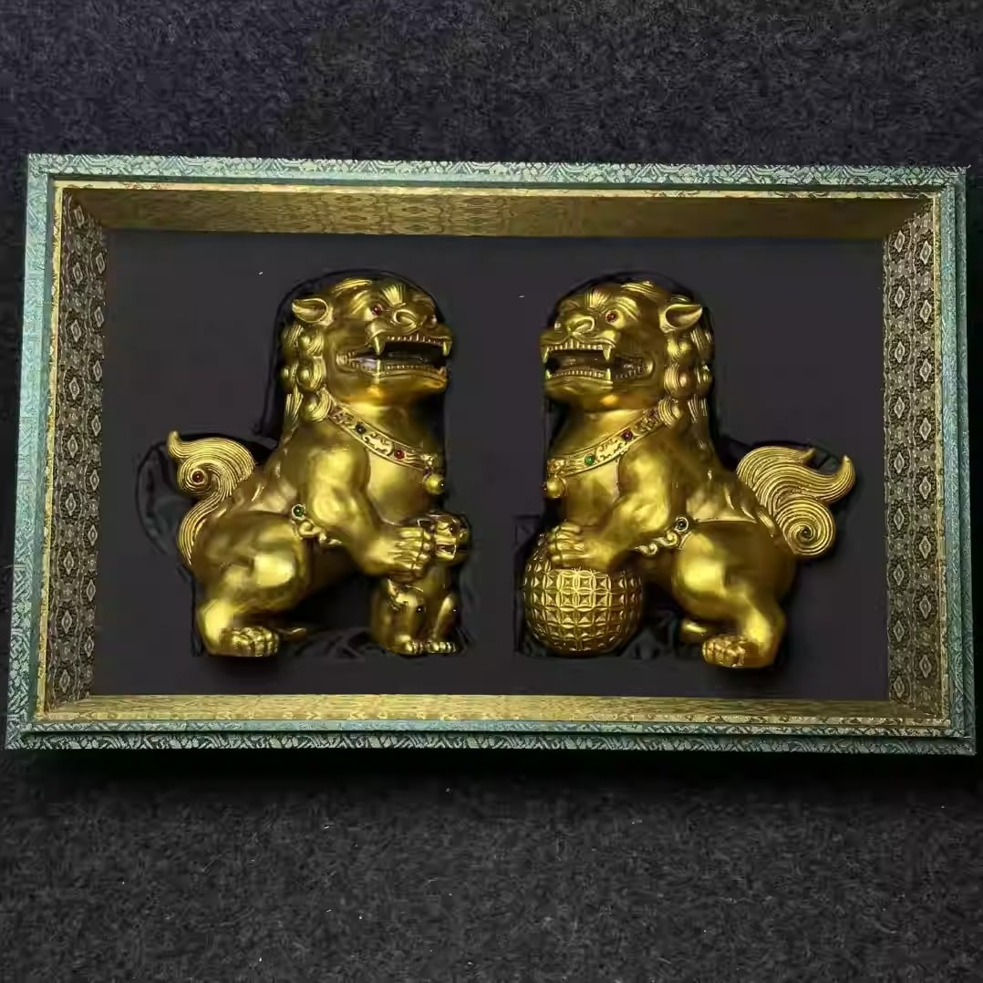 The premium set includes gilded bronze lion figurine (1 of 5)