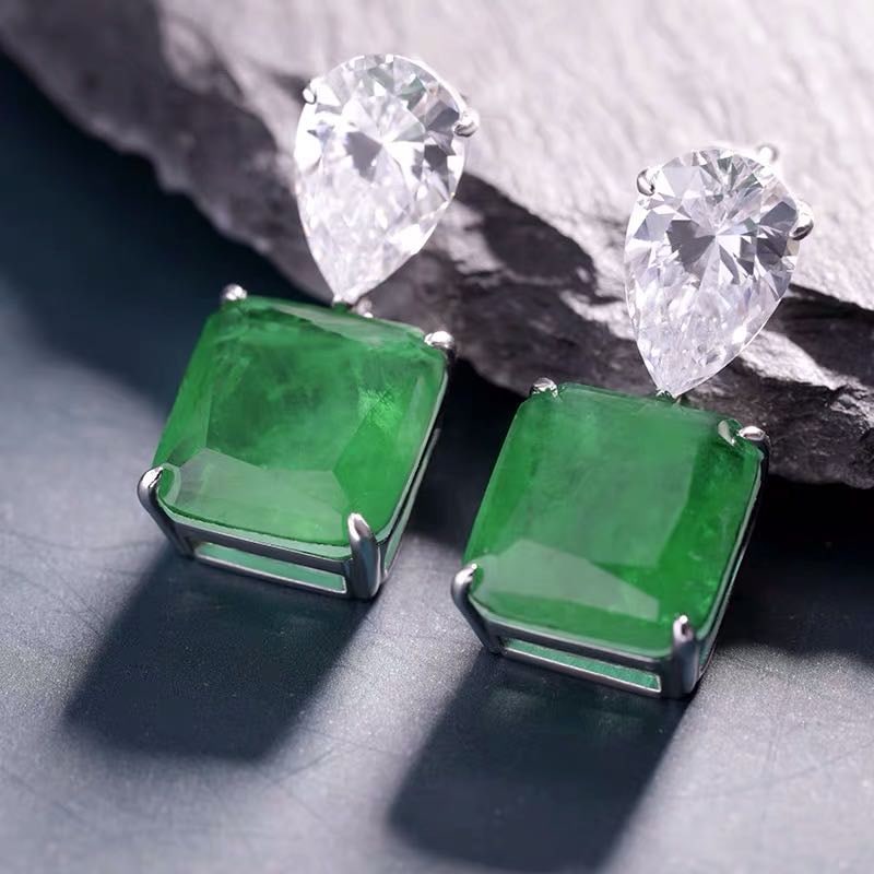 925 Silver Emerald Earrings: 925 Silver Emerald Earrings ****** Metal: 925 Silver / Main Stone: Emerald / Color: Green / Earring Size: 11*17mm