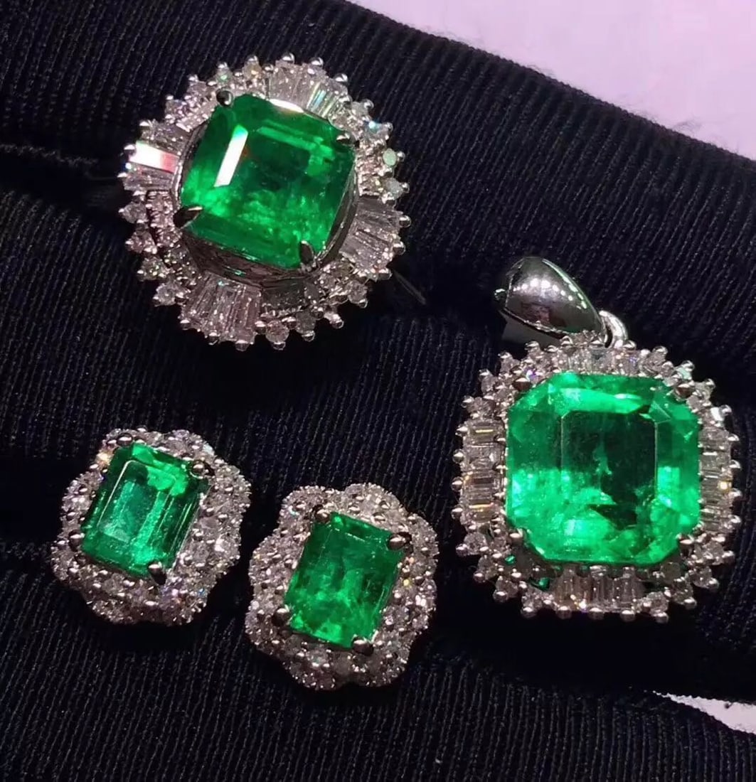 925 Silver Emerald Pendant Earrings and Ring Three-Piece Set (1 of 4)