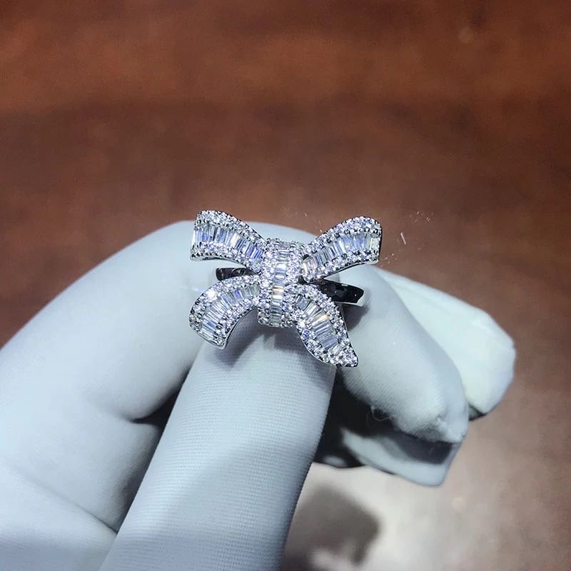 925 Silver Gem Ring: 925 Silver Gem Ring ****** Metal: 925 Silver / Main Stone: Moissanite / Size: 17*22mm