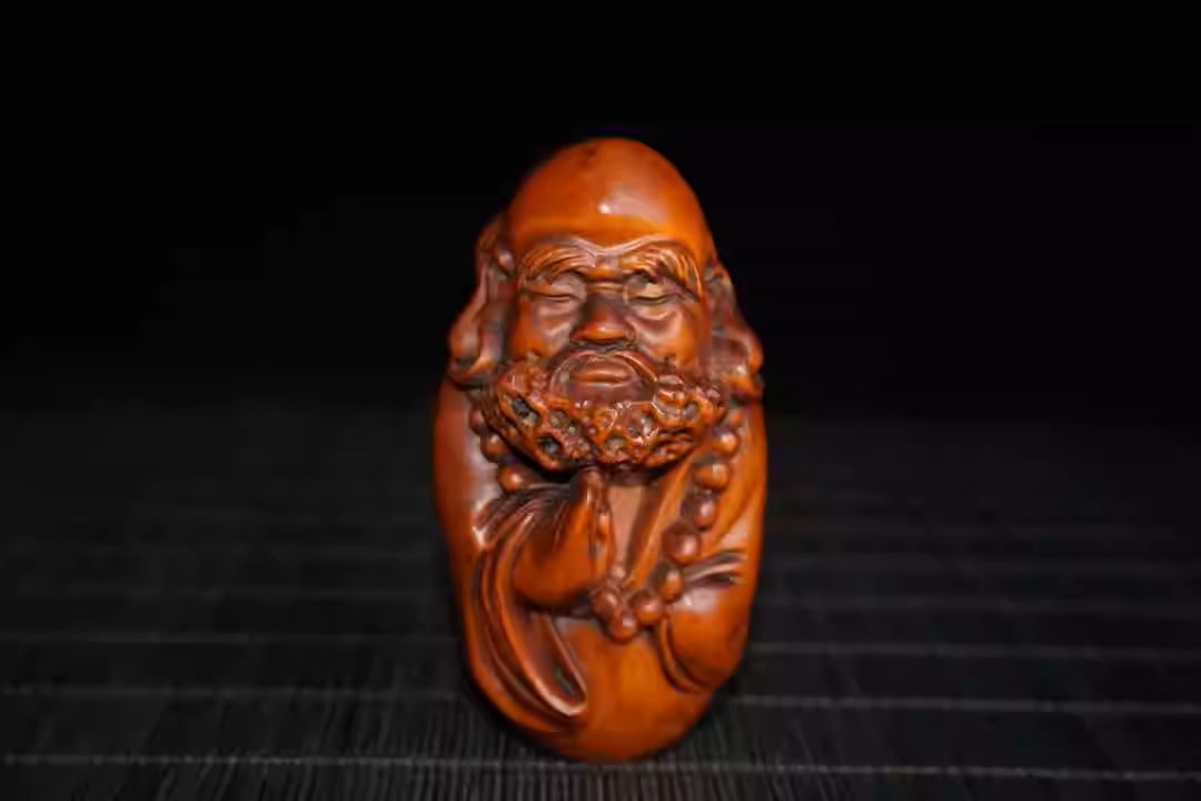 Boxwood carving of Bodhidharma: Dimensions: Width 3.5cm, Height 8.5cm Weight: 75g