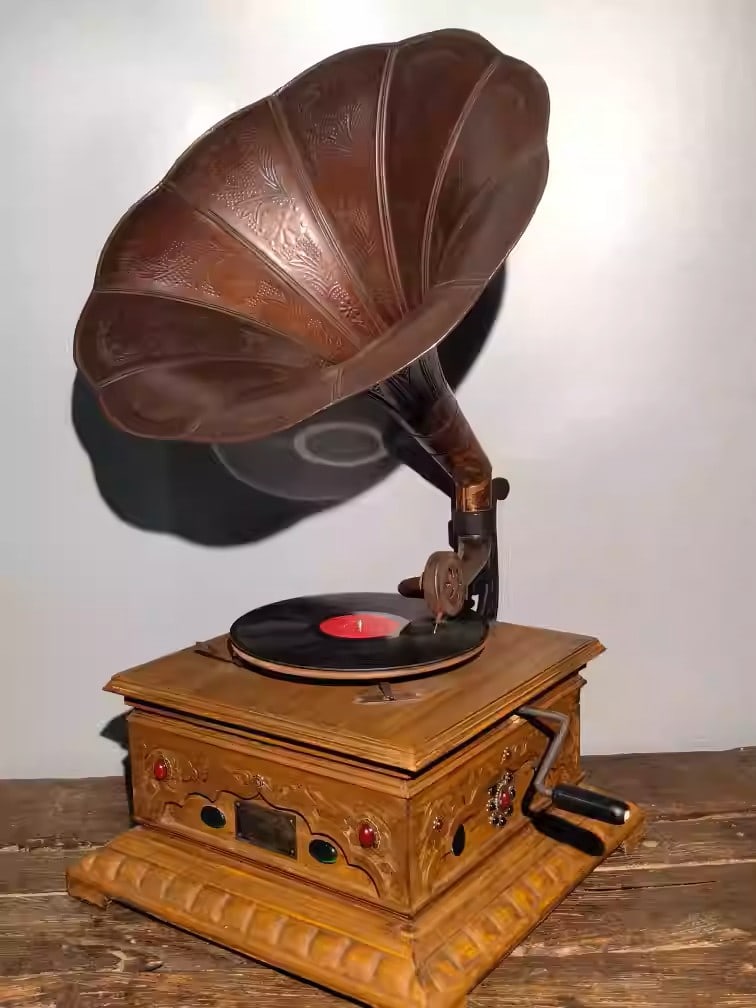 Solid wood hand-cranked record player - 2