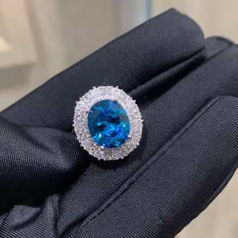 925 Silver Topaz Ring: 925 Silver Topaz Ring ****** Metal: 925 Silver / Main Stone: Topaz / Color: Blue / Main Stone Size: 10*12mm / Ring Size: 17*19mm