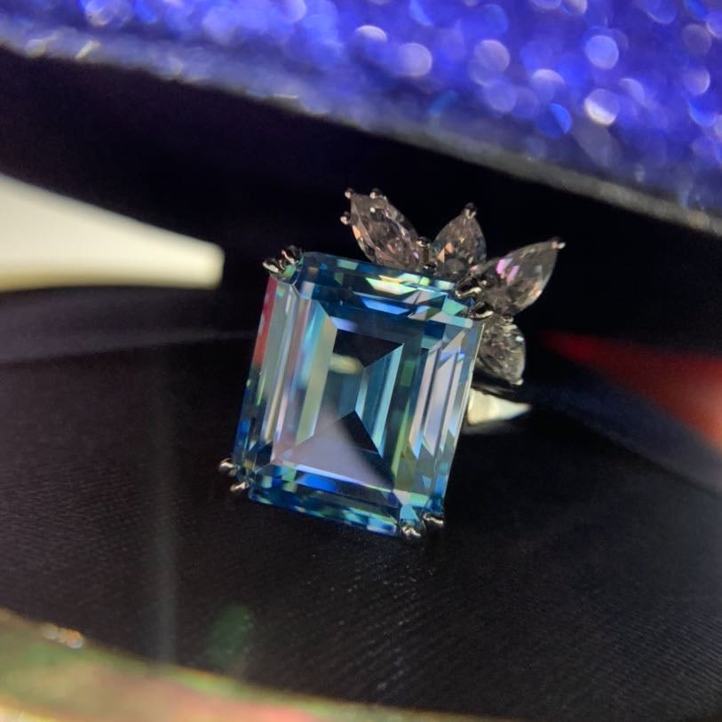 925 Silver Topaz Ring: 925 Silver Topaz Ring ****** Metal: 925 Silver / Main Stone: Topaz / Color: Blue / Main Stone Size: 11*13mm