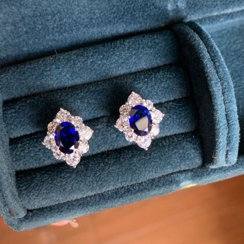 925 Silver Tanzanite Earrings: 925 Silver Tanzanite Earrings ****** Metal: 925 Silver / Main Stone: Tanzanite / Color: Blue / Carat Weight: 3 / Earrings Size: 13*15mm