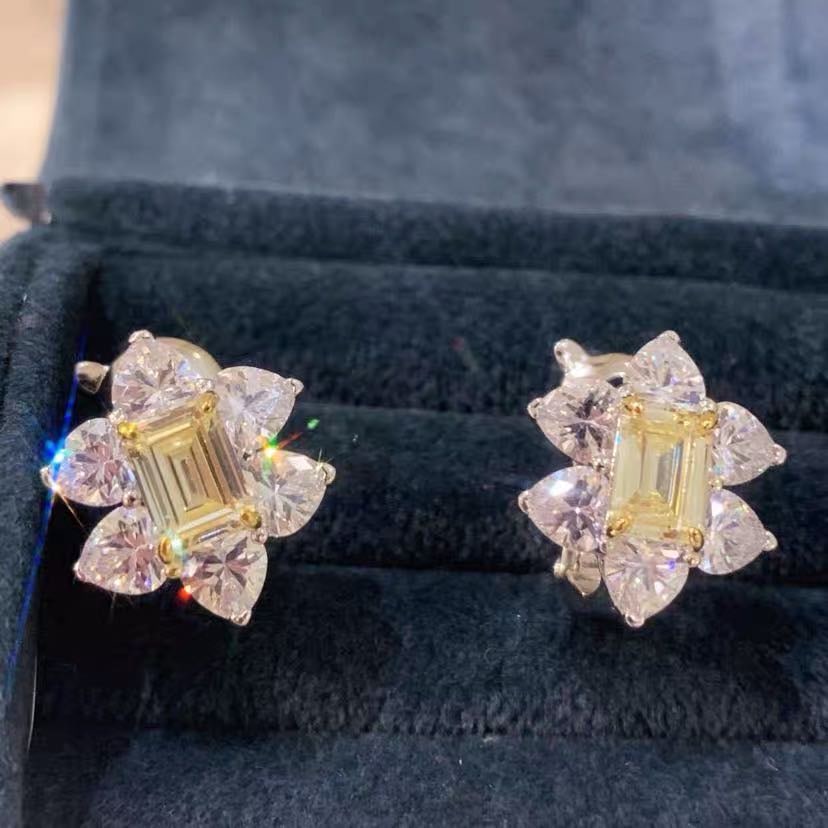 925 Silver Yellow Gem Earrings: 925 Silver Yellow Gem Earrings ****** Metal: 925 Silver / Main Stone: Yellow Gem / Color: Yellow / Earrings Size: 14*16mm