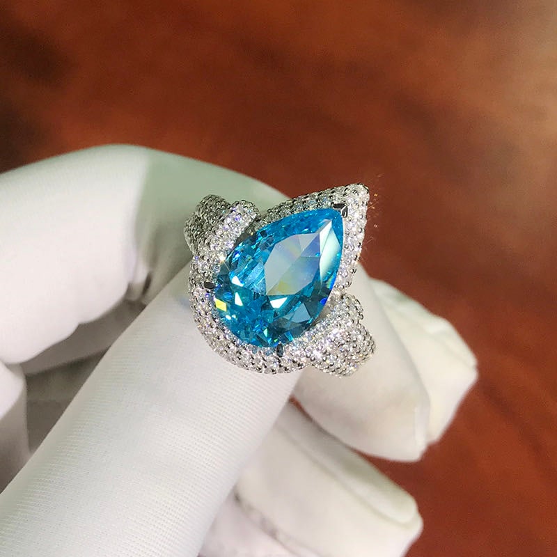925 Silver 6ct Topaz Ring: 925 Silver 6ct Topaz Ring ****** Metal: 925 Silver / Main Stone: Topaz / Color: Blue / Carat Weight: 6 / Main Stone Size: 10*15mm / Size: 14*19mm