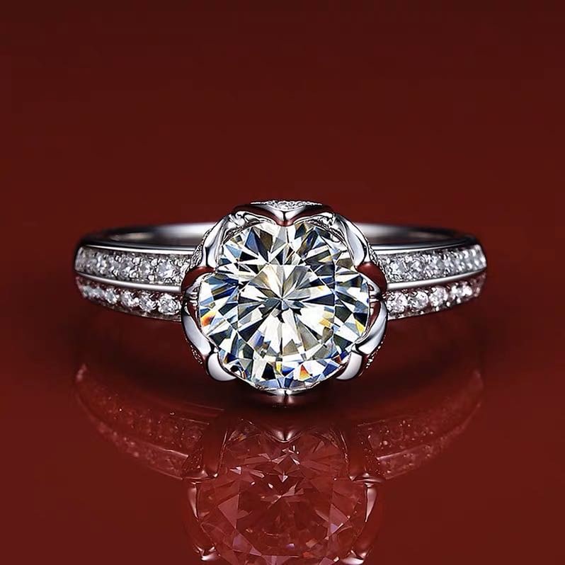 925 Silver 3ct Gem Ring: 925 Silver 3ct Gem Ring ****** Metal: 925 Silver / Main Stone: Moissanite / Carat Weight: 3