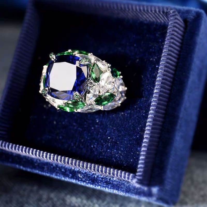925 Silver Tanzanite Ring: 925 Silver Tanzanite Ring ****** Metal: 925 Silver / Main Stone: Tanzanite / Color: Blue / Main Stone Size: 15*15mm / Size: 17*17mm
