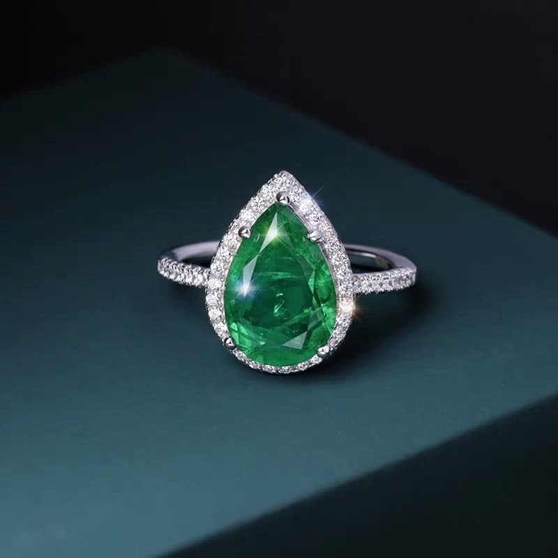 925 Silver Emerald Ring: 925 Silver Emerald Ring ****** Metal: 925 Silver / Main Stone: Emerald / Color: Green / Size: 10*16mm / Diameter 17mm