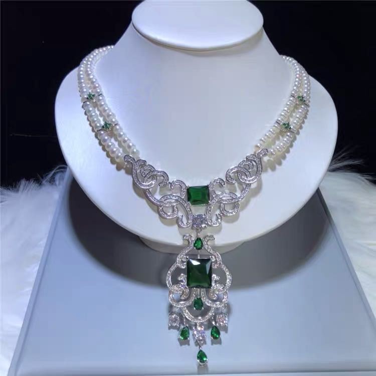 Natural Pearl Necklace Embeded Emerald 925 Silver Pendant: Natural Pearl Necklace Embeded Emerald 925 Silver Pendant ****** Metal: Natural Pearl / Color: White / Pearl Diameter 7mm, Necklace Length 45mm