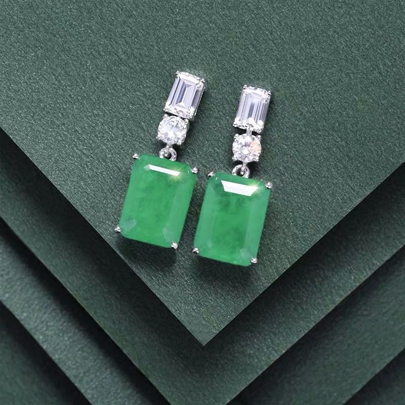 925 Silver Emerald Earrings: 925 Silver Emerald Earrings ****** Metal: 925 Silver / Main Stone: Emerald / Color: Green / Earring Size: 8*25mm