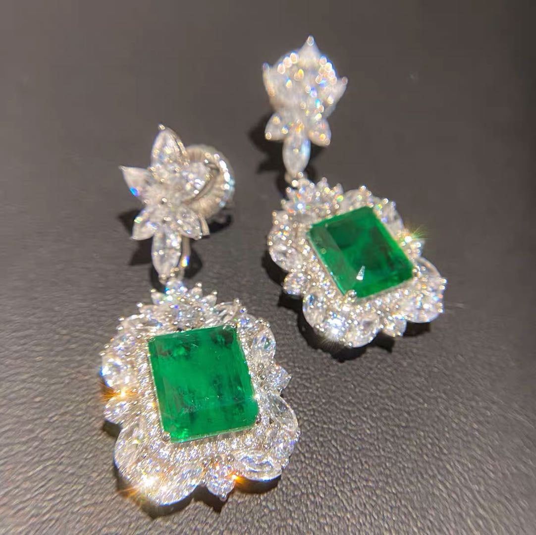925 Silver Emerald Earrings: 925 Silver Emerald Earrings ****** Metal: 925 Silver / Main Stone: Emerald / Color: Green / Main Stone Size: 9*11mm / Earrings Size: 18*40mm