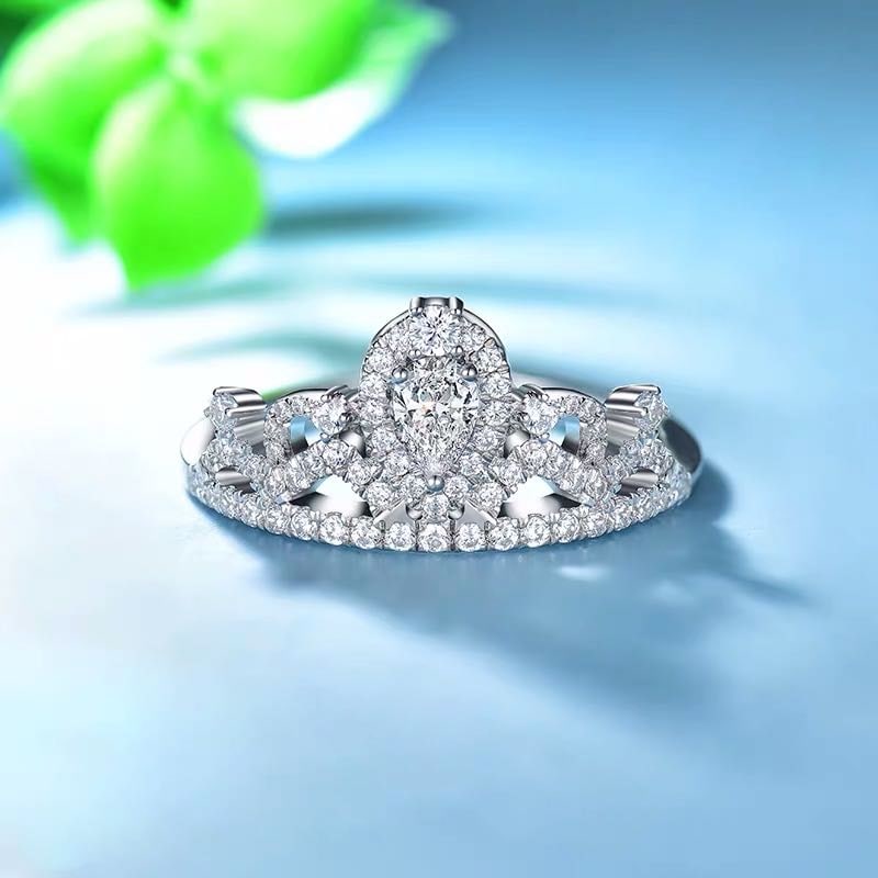 925 Silver Gem Ring: 925 Silver Gem Ring ****** Metal: 925 Silver / Main Stone: Moissanite