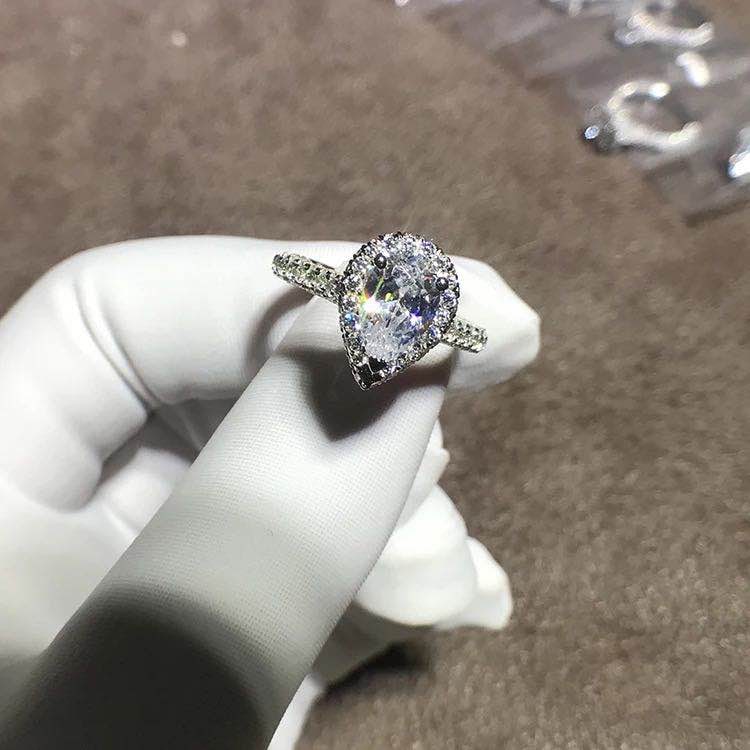 925 Silver 2ct Gem Ring: 925 Silver 2ct Gem Ring ****** Metal: 925 Silver / Main Stone: Moissanite / Carat Total Weight: 2