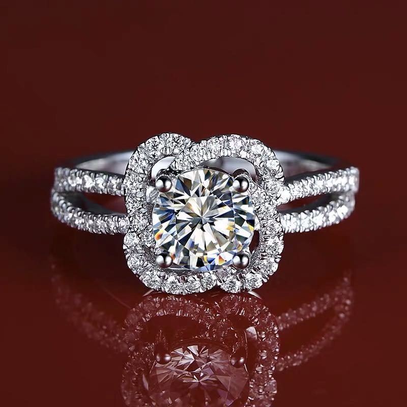 925 Silver 1ct Gem Ring: 925 Silver 1ct Gem Ring ****** Metal: 925 Silver / Main Stone: Moissanite / Carat Weight: 1