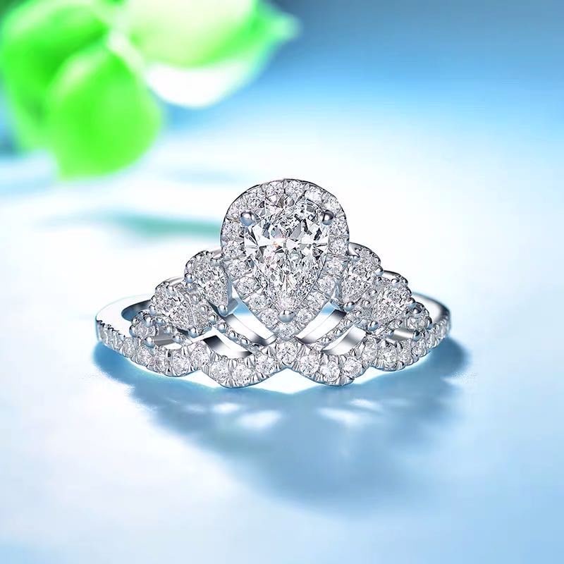 925 Silver Gem Ring: 925 Silver Gem Ring ****** Metal: 925 Silver / Main Stone: Moissanite