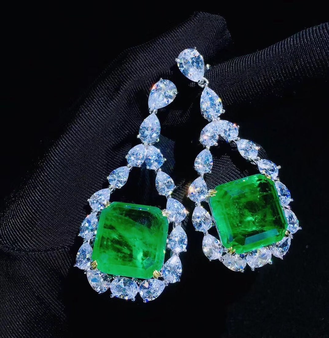 925 Silver Emerald Earrings: 925 Silver Emerald Earrings ****** Metal: 925 Silver / Total Item Weight: 18 grams / Main Stone: Emerald / Color: Green / Main Stone Size: 12*12mm/ Size: 30*60mm