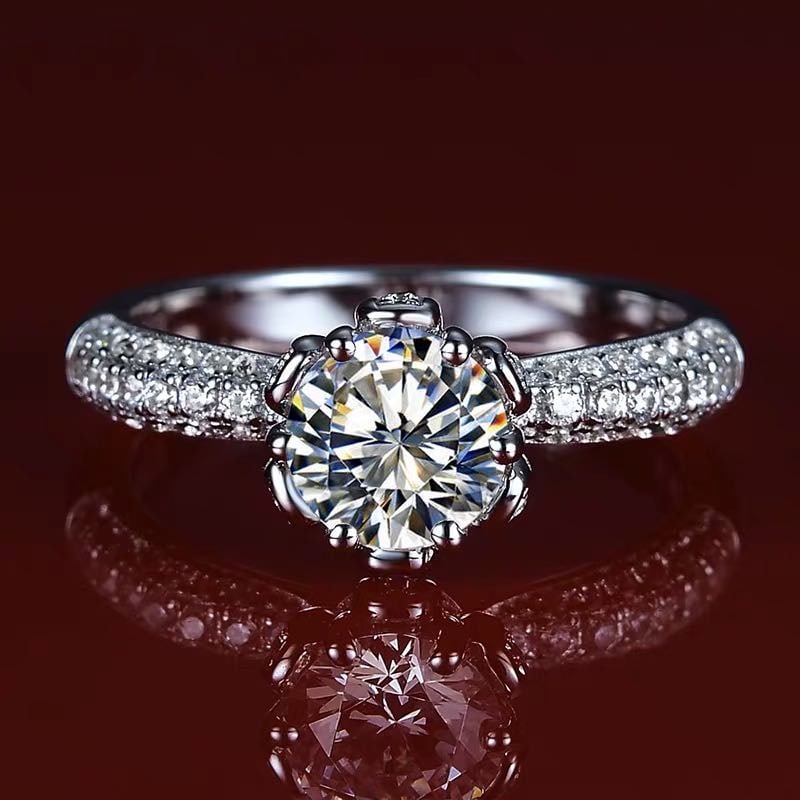 925 Silver 1ct Gem Ring: 925 Silver 1ct Gem Ring ****** Metal: 925 Silver / Main Stone: Moissanite / Carat Weight: 1