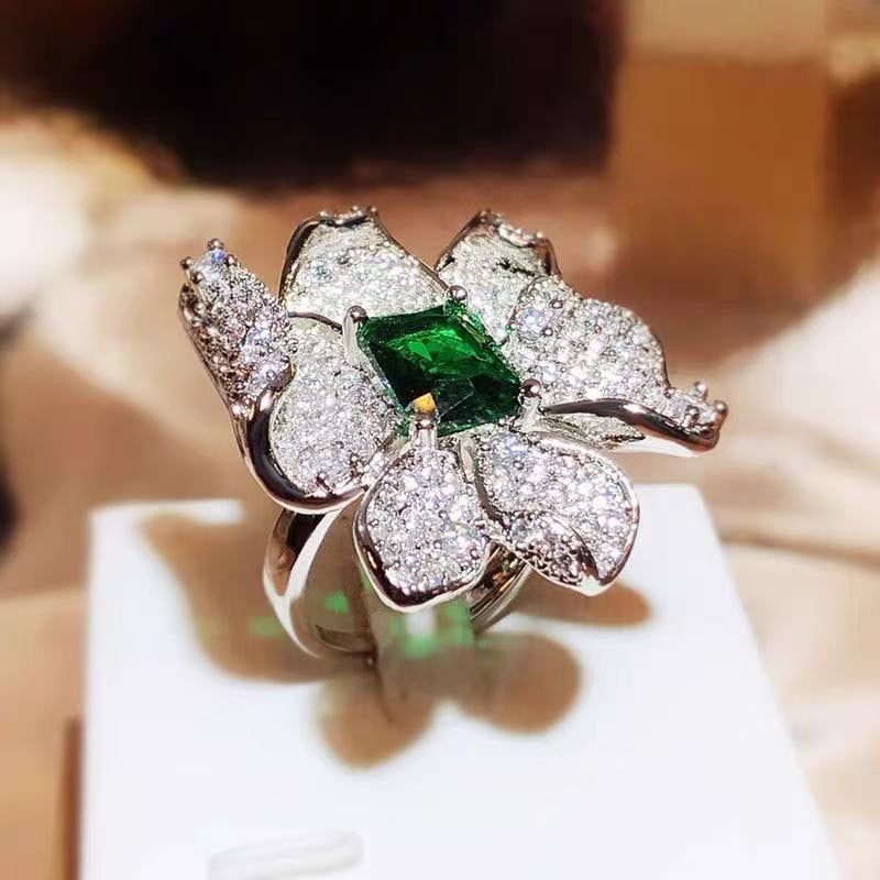 Emerald Flower Ring: Emerald Flower Ring