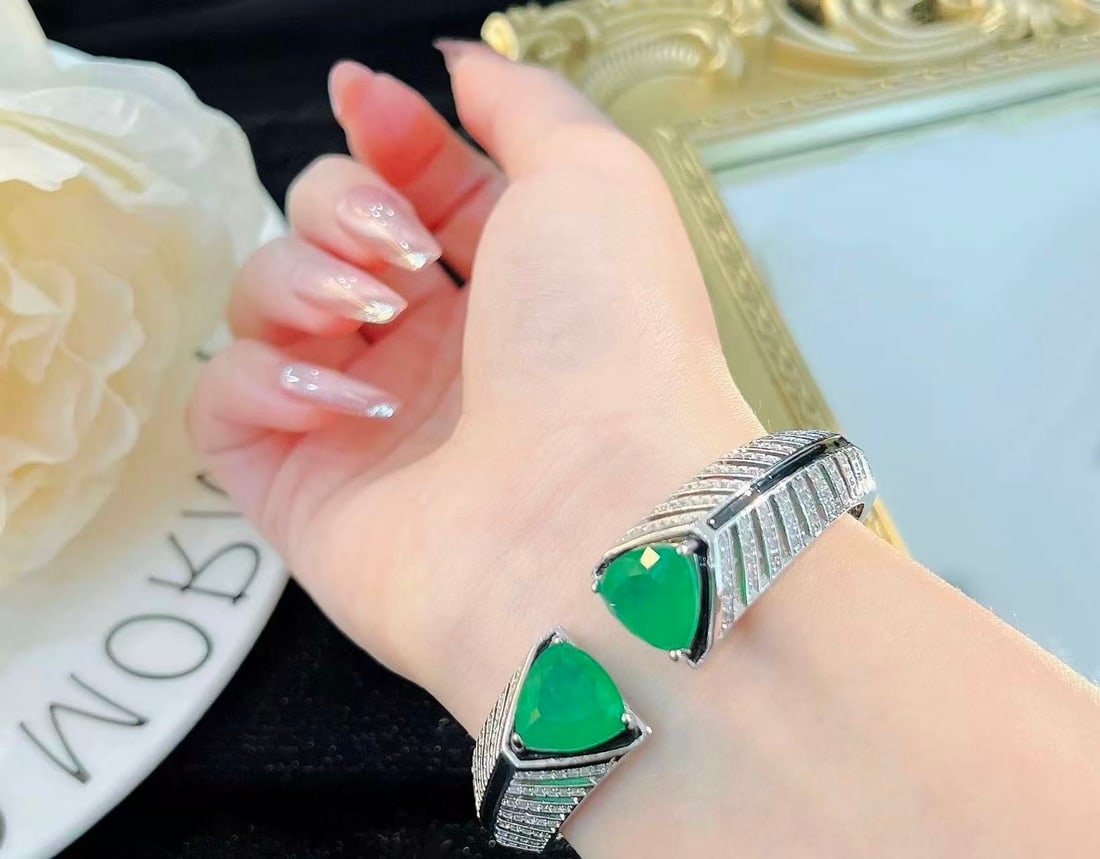 Emerald Bracelet: Emerald Bracelet
