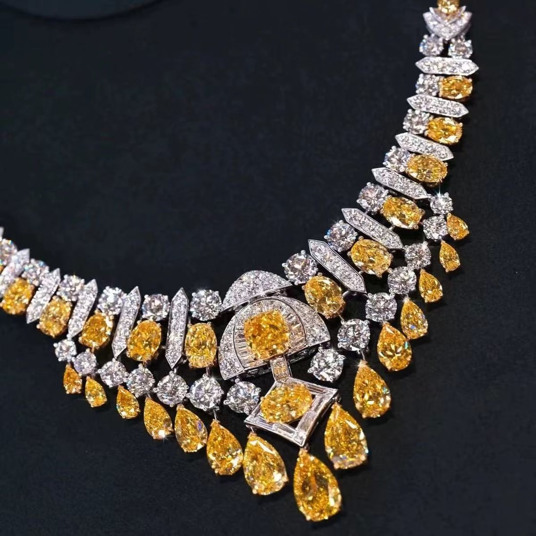 Yellow Gemstone Necklace: Yellow Gemstone Necklace