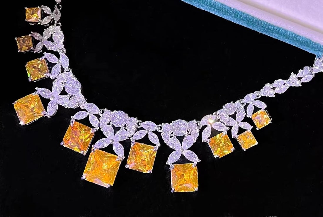 Yellow Gemstone Necklace: Yellow Gemstone Necklace
