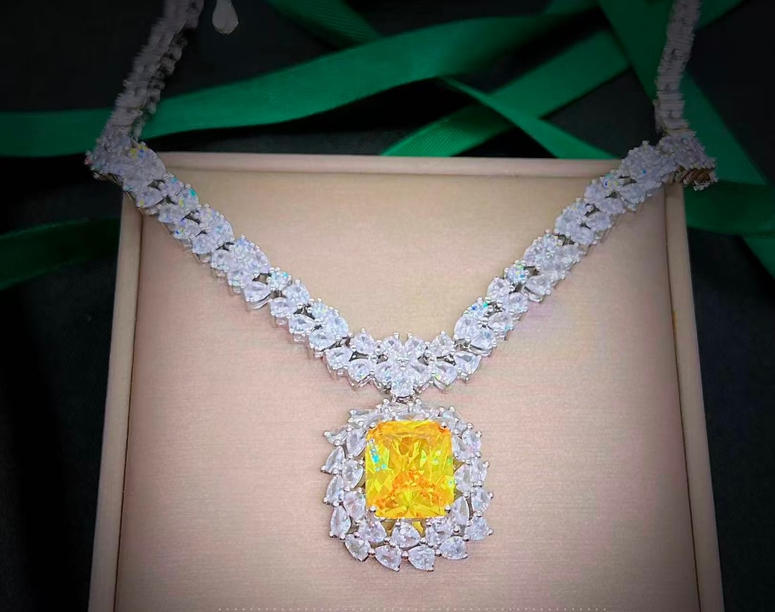 Yellow Gemstone Necklace: Yellow Gemstone Necklace