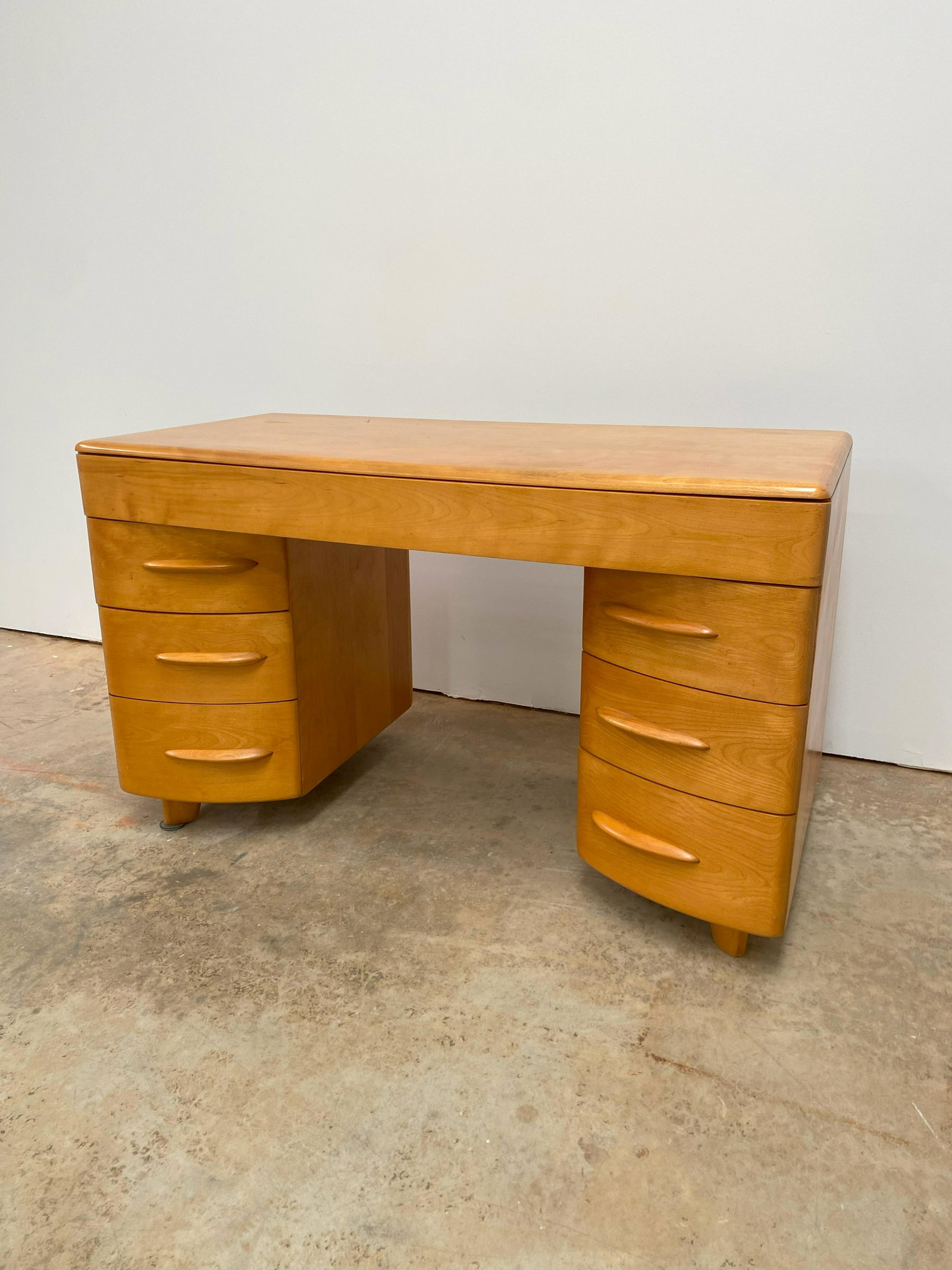 Heywood Wakefield Desk: Beautiful Heywood Wakefield desk. Sold yellow birch. 6 drawers.