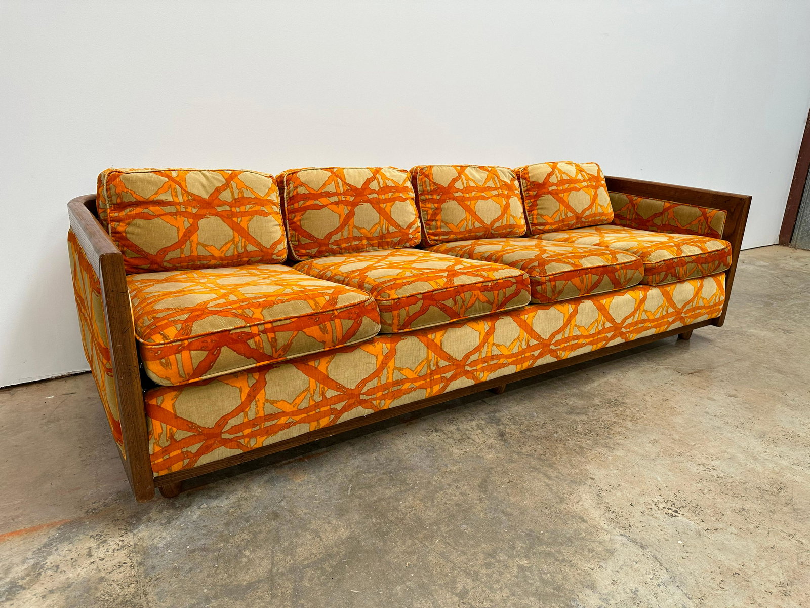 Retro Sofa (1 of 9)