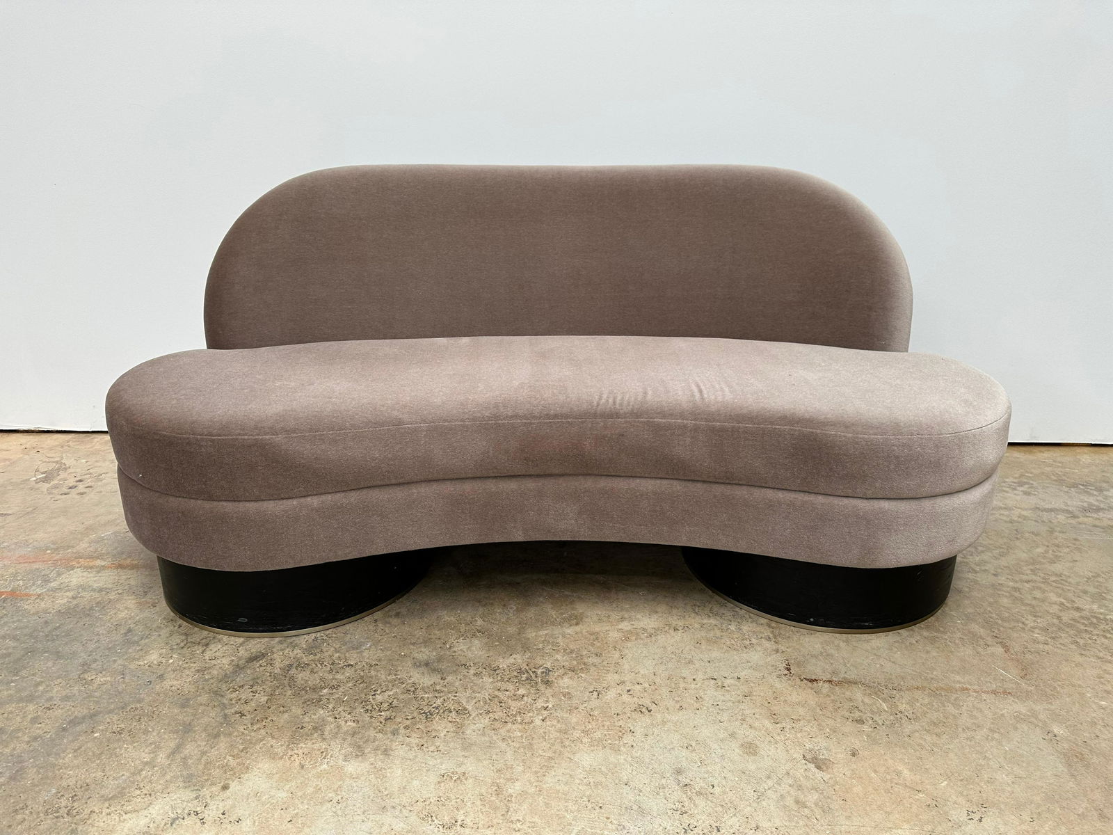 Kidney Bean Sofa (1 of 4)