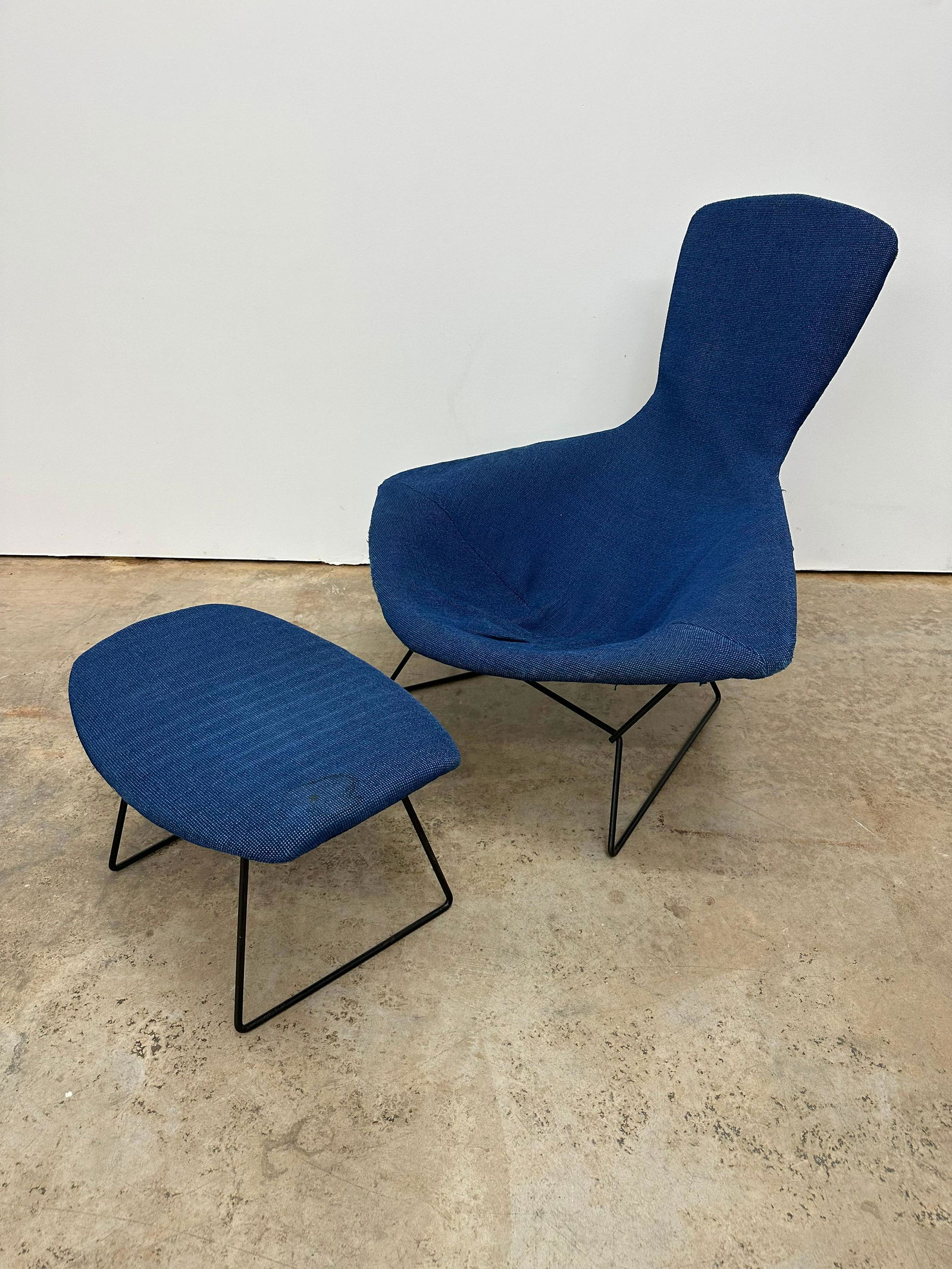Mid Century Bird Chair and Ottoman: Mid century bird chair and ottoman by Knoll. Iconic piece! Seat height: 15 inches.