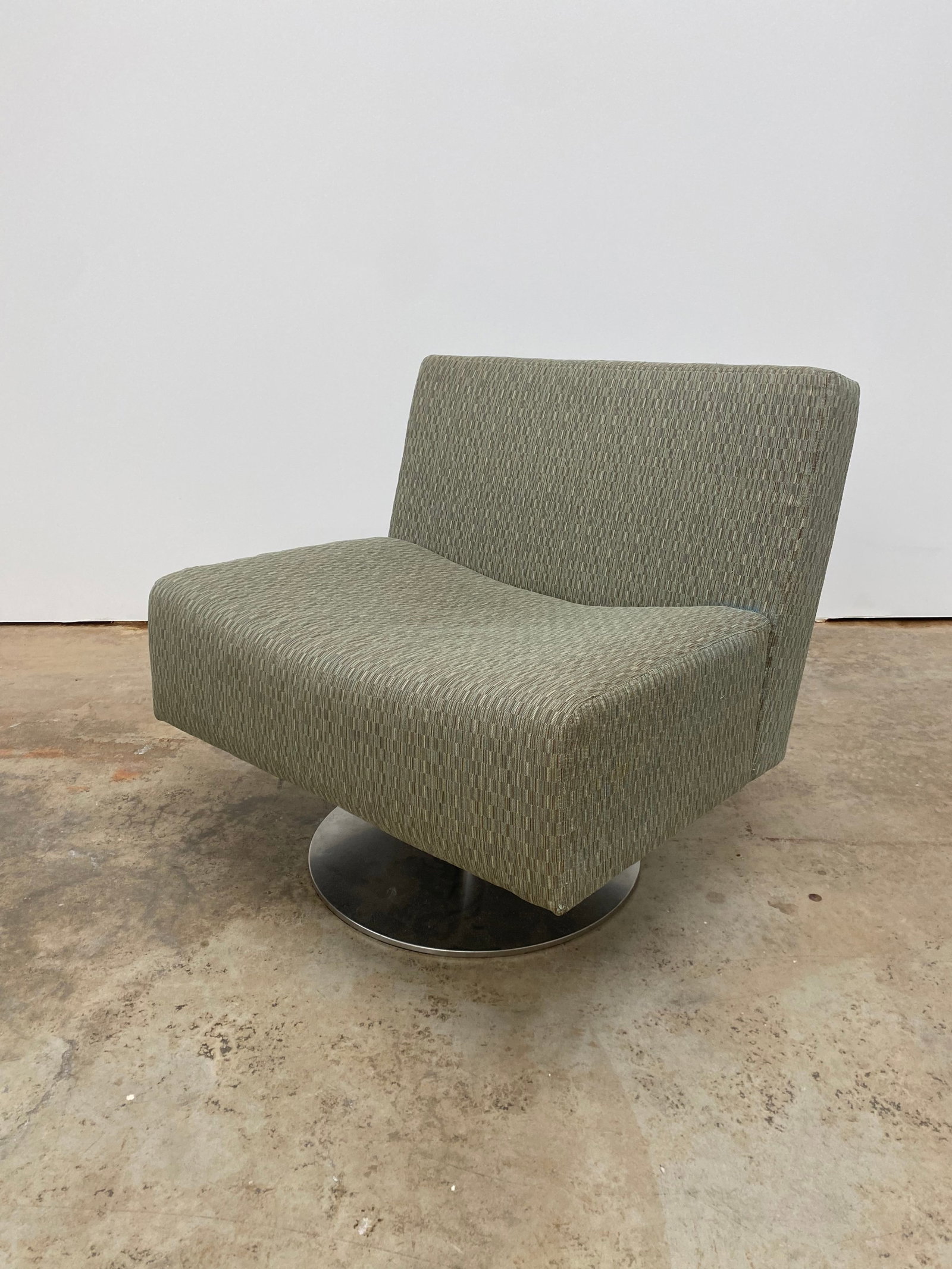 Modern Swivel Chair: Modern Swivel Chair by Kron.