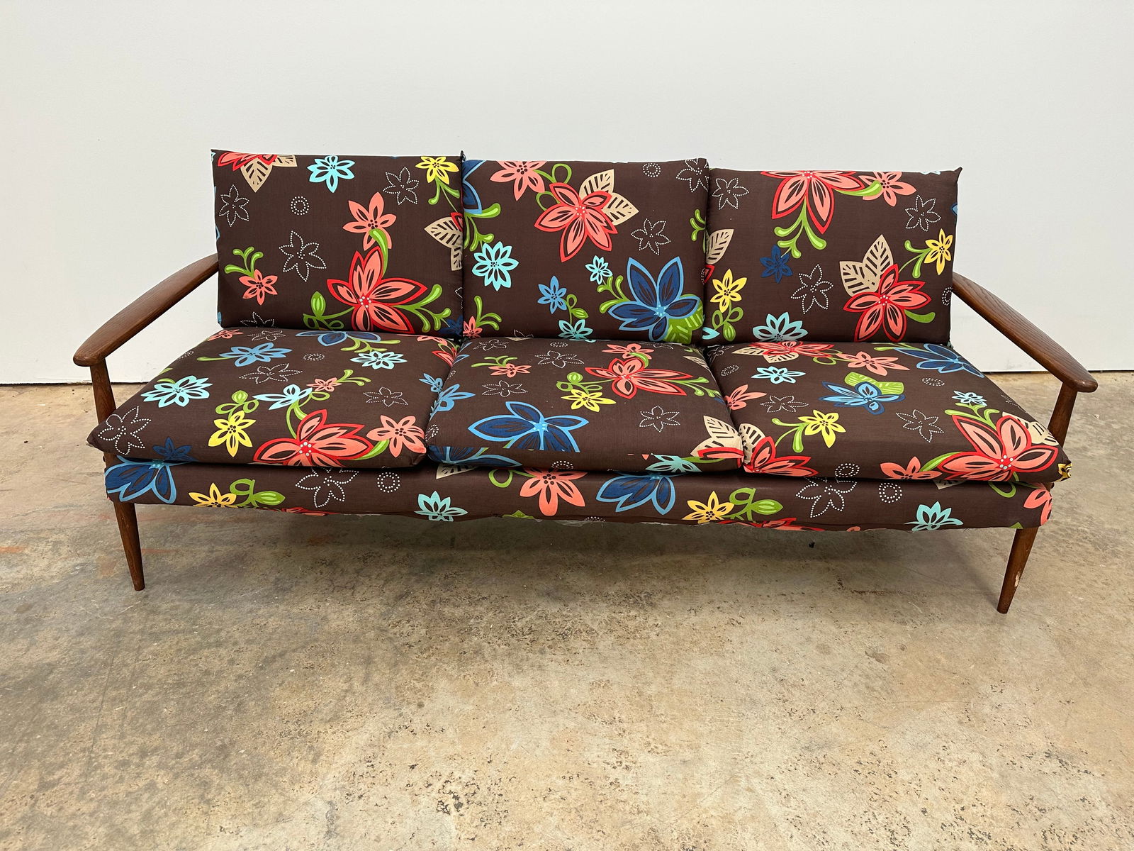 Mid Century Sofa (1 of 7)