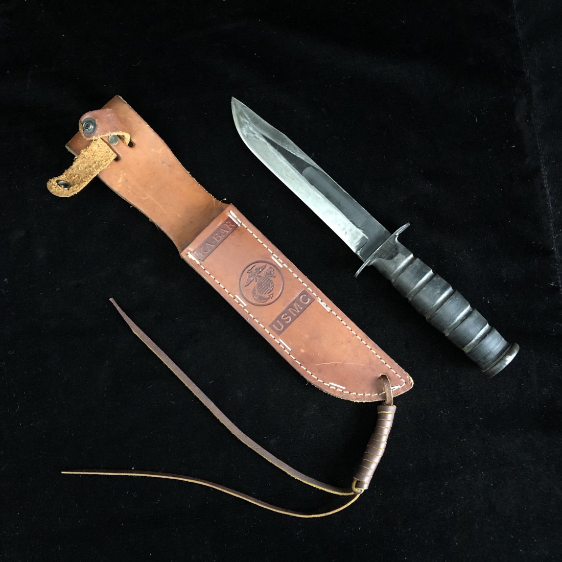 WWII USMC Marine Corps Kabar Guard Marked Camillus: WWII guard marked USMC Marine corps kabar made by Camillus cutlery company in great shape. With new Kabar USMC leather sheath.
