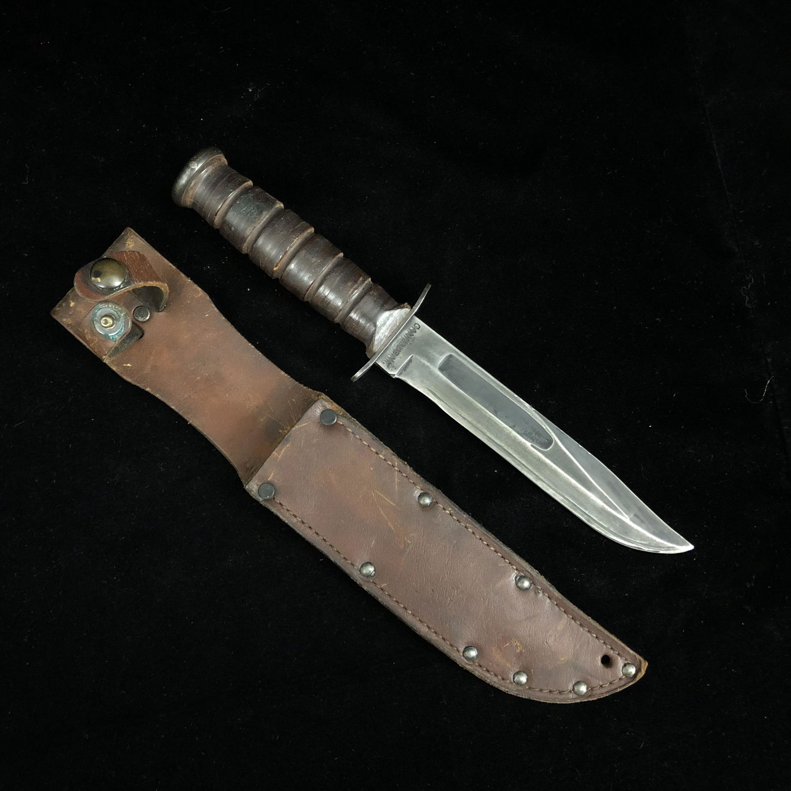 WWII USN Navy Mk2 Camillus Fighting Knife / Bowie Knife: WWII blade marked Kabar Mk2 USN Navy fixed blade fighting knife made by camillus cutlery company in original leather sheath. Blade has been sharpened. Otherwise knife grip and sheath are in good shape