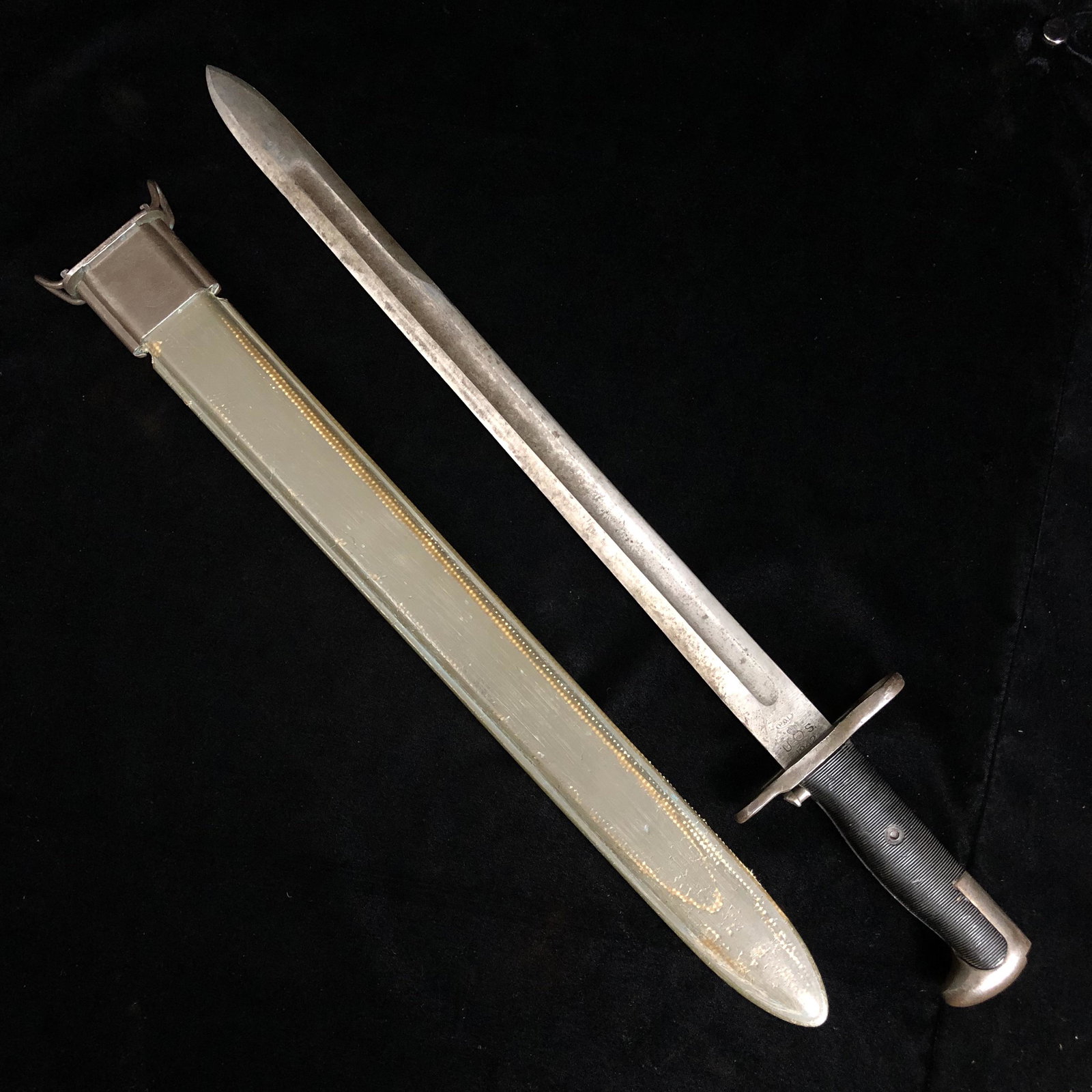 WWII 16" 1942 US M1 Garand Bayonet Pal in Orig Scabbard: WWII US M1 Garand Bayonet 16” 1942 dated made by Pal Cutlery Company in good shape solid blade Bakelite grips working locking pin in original fiberglass scabbard.