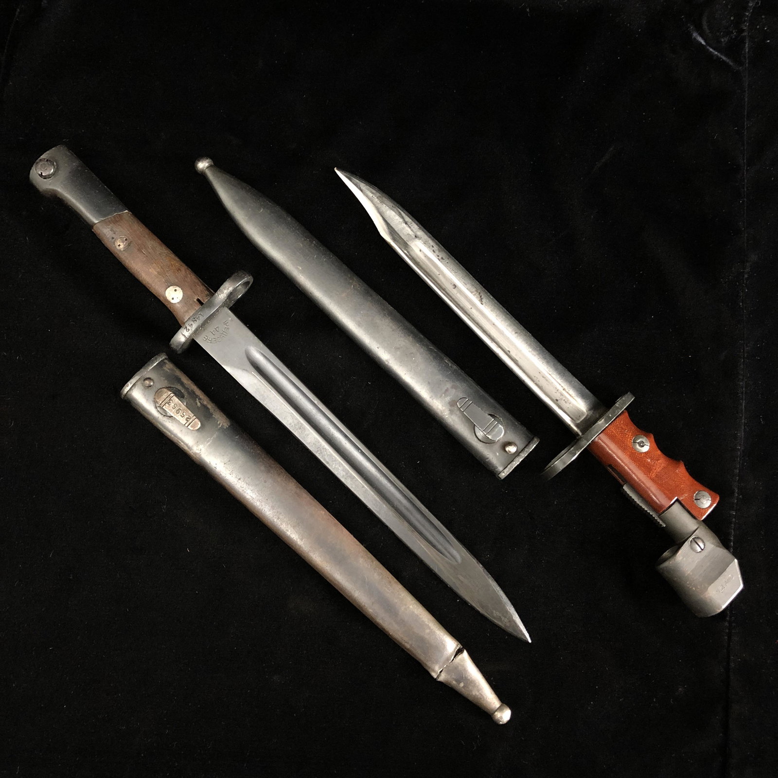 WWII British No7 Mk1 L M47A Yugo. 44 Bayonet Knife lot: British WW2 Number 7 MK1/L M/47 Bayonet with swivel receiver. Bayonet and metal scabbard in excellent condition. The No7 Mk 1 Land service bayonet was designed in 1944 and a total of only 176,000 were