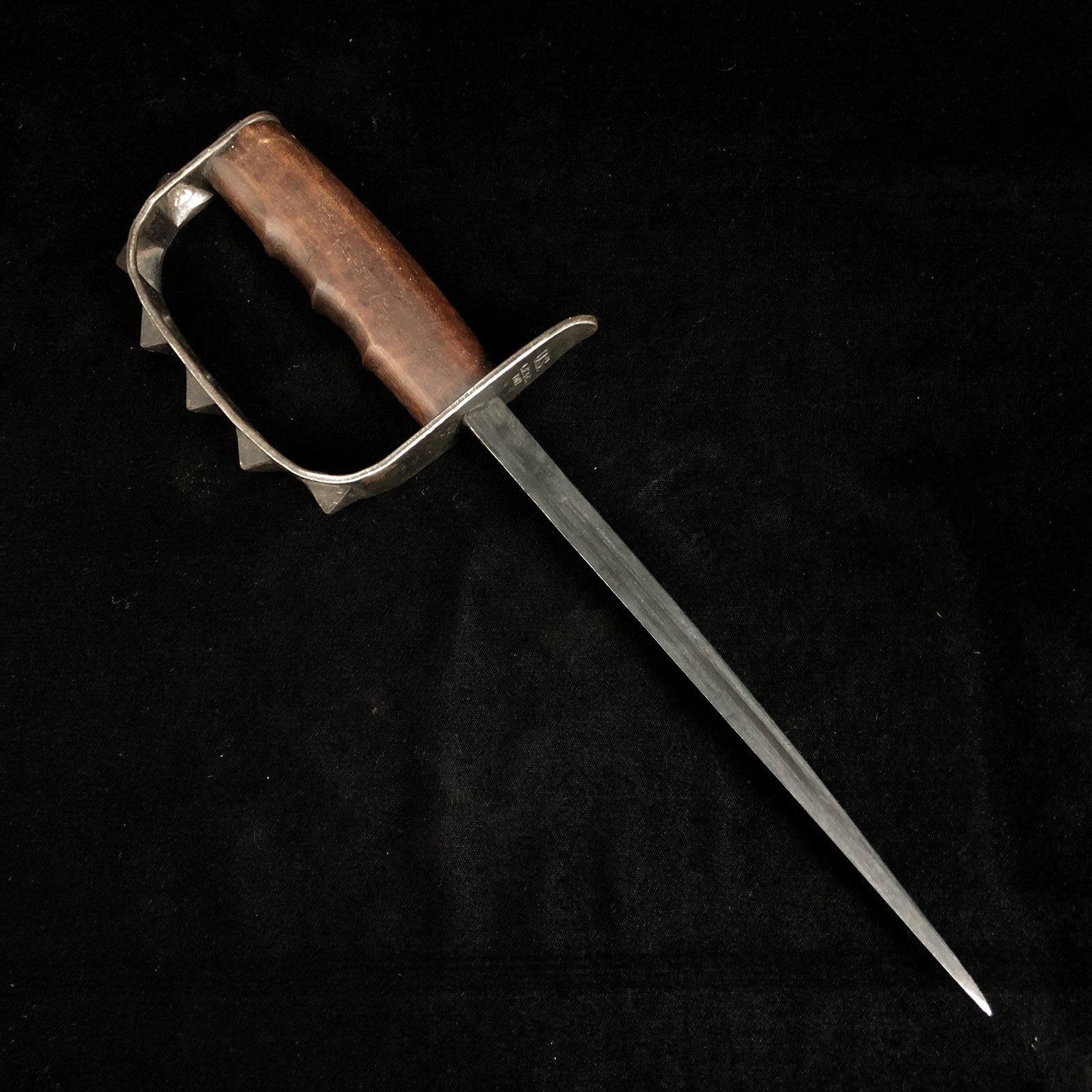 WWI LF&C 1917 Trench Knuckle Knife Dagger Duster: WWI trench knuckle duster knife dagger made by Landers Fray & Clark. Guard marked LF&C 1917 knife blade in good shape no significant dings or nicks knife grip is solid too. Sorry no scabbard.