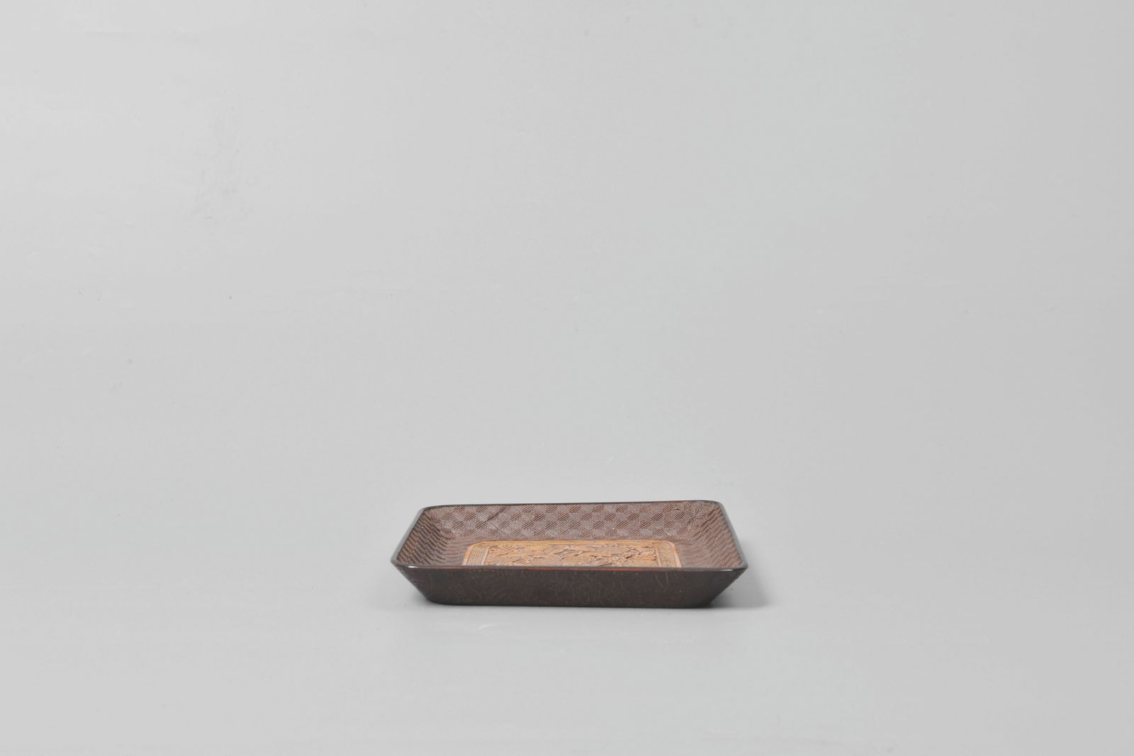 Craved box with lichee decor: 明末清初,四方漆盒