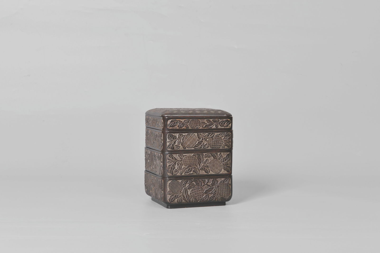 Craved black lacquer box with lichee decor (1 of 7)