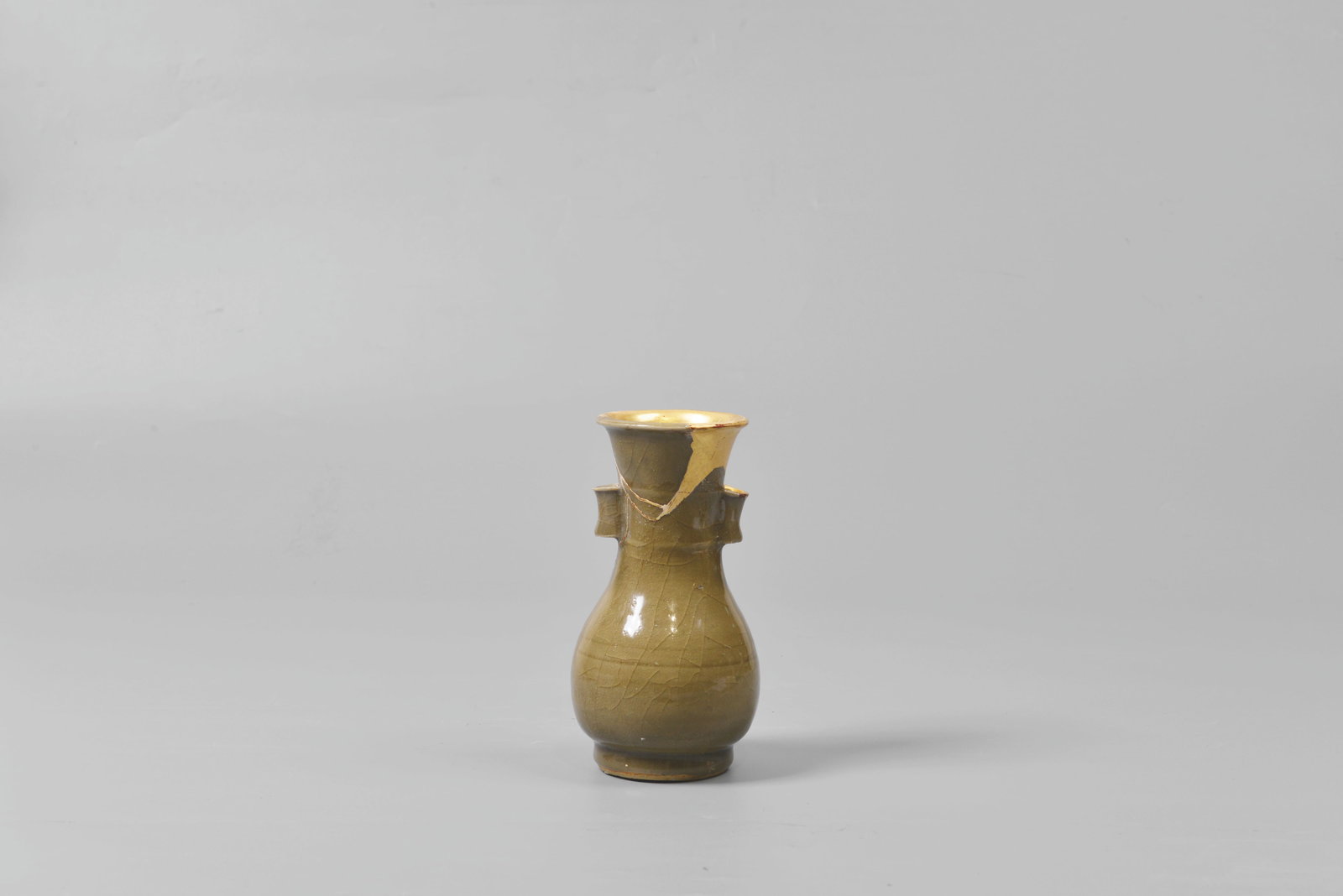 Vase with tubular lug handles: 宋,黃龍泉貫耳瓶
